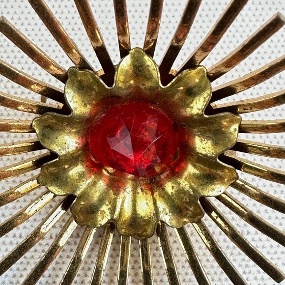 Vintage 1930s Brass Sunburst Brooch with Red Rhinestone Center 2" C Clasp - Picture 5 of 8